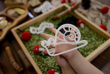 Load image into Gallery viewer, Snail Bio Cutter
